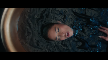 Zaho chante "Oh Mama"