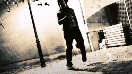 Zaky kicke fort dans "Qulbutoke"