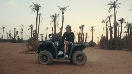 Zamdane : son retour tout en douceur avec "Poussière (Affamé #14)"