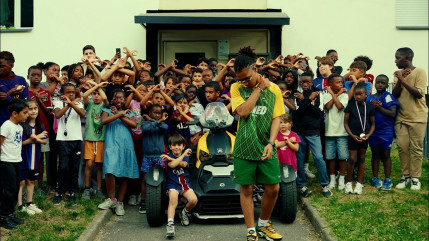 Zé mélange mélancolie et hit de l'été dans "Caille"
